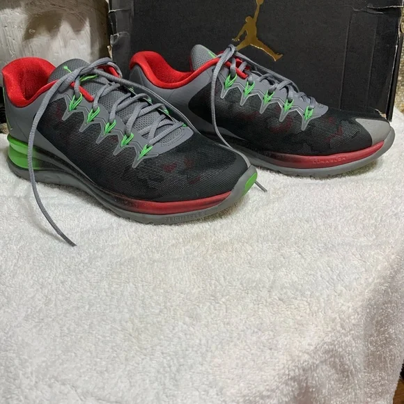 4-pair of Nike sneakers. Colors Black/Red Red/Black White  display picture 3